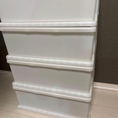 ホワイト プラスチック 衣類　収納ケース 4段　衣装ケース　洋服ケースの画像
