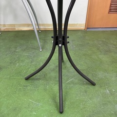 ガラスガーデンテーブル 単品 直径68cm ブラック ガーデンテーブル ガラス ベランダテーブル ベランダ テラス バルコニー ガーデニング ガーデンファニチャー 庭 丸 ラウンドテーブル 円形の画像