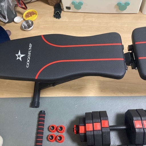 ダンベル　ベンチ　腹筋ローラー　トレーニングチューブ　ヨガマット 【
取引中】