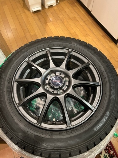 スタッドレスタイヤ　185/60R15