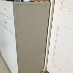 本棚　収納棚　
白い棚　扉付き収納　の画像