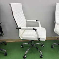 オフィスチェア　キャスター付き　白　ホワイト　合皮　昇降機能付き　シルバー　メタル　お洒落　インテリア【4脚あり】の画像