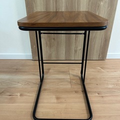 サイドテーブルの画像