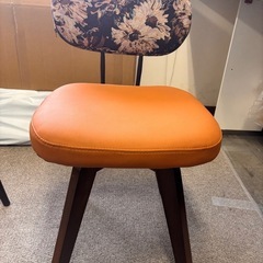 ダイニングチェア　回転イスの画像