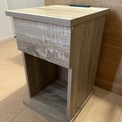 サイドテーブルの画像