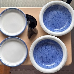 黒の一輪挿し&20点の食器等の画像