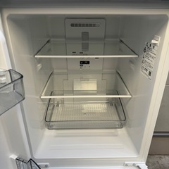 🉐198⭐️2022年製美品★シャープ　冷蔵庫　右、左開き　ガラス扉　一人暮らしの画像