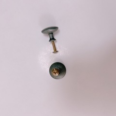 金属性丸形装飾用ネジ　ドアノブ　2個セットの画像