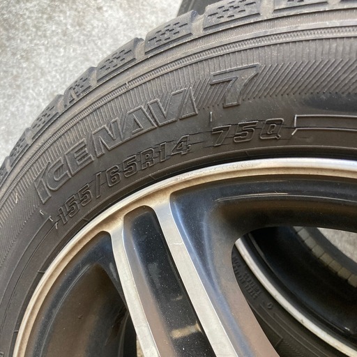 お問い合わせ中。軽四用アルミホイール14インチスタッドレスタイヤはオマケ。