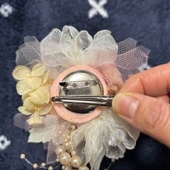 ブリザードフラワー コサージュ
の画像