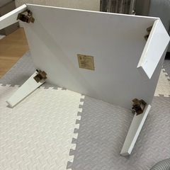 折り畳み白テーブル
の画像