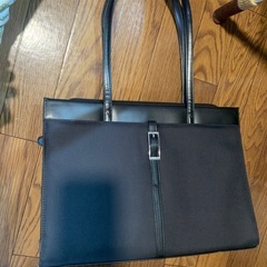 洋服の青山 就活の鞄の画像