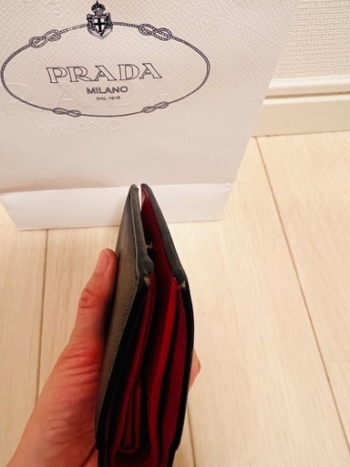 PRADA 二つ折り財布