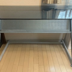 ガラス製デスクの画像