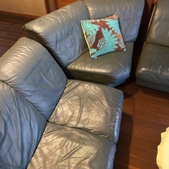 2/15まで3分割可イタリア製のレザーソファの画像