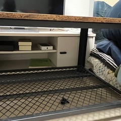 木目のテーブルの画像