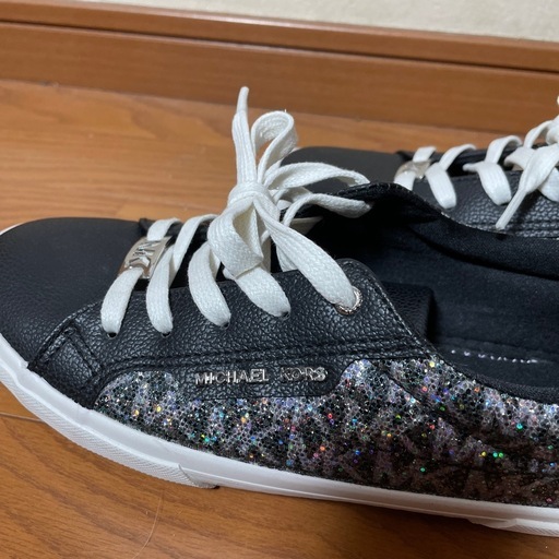 新品
MICHAEL    KORSスニーカー