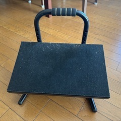 テレビ、モニターアーム、ネスカフェバリスタ、フットレストの画像