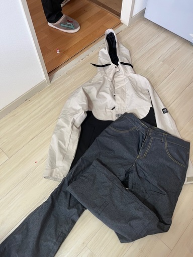 スノーボード　衣服　滑り板
