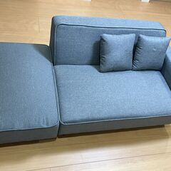 【美品】総額10万超 → 4.0万！　ほぼ未使用の50型4Kテレビ＋台＋ソファの画像