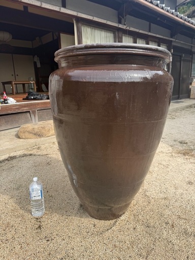 大きい壺　、瓶　