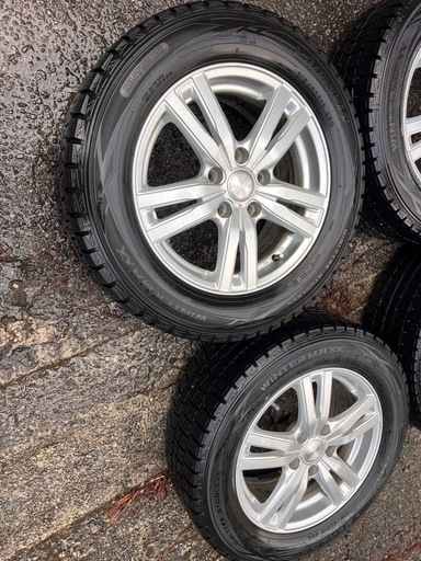 ダンロップスタッドレス！215/60R16トヨタクラウンについていました