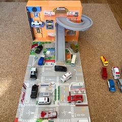 横浜お手渡しトミカ18台 ＆トミカパノラマケースセットの画像