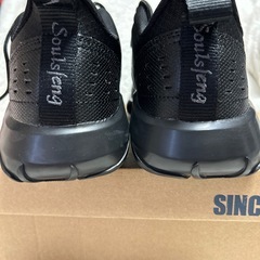 ランニングシューズ ブラック　25.5cmの画像