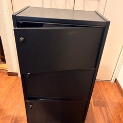 美品✨三段収納棚の画像