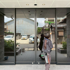 ビルメンテナンススタッフ｜未経験でも先輩同行で安心／月給25万〜・転勤なしの画像
