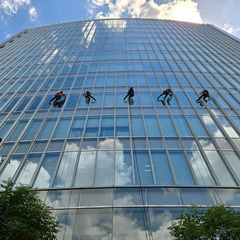 ビルメンテナンススタッフ｜未経験でも先輩同行で安心／月給25万〜・転勤なしの画像