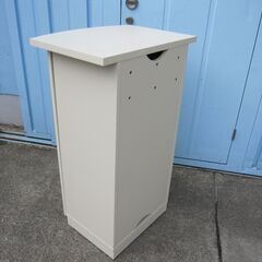 受付カウンター　ホワイト　600ｘ450ｘ1010　天板角傷ありの画像