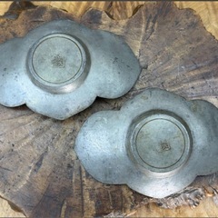 時代物 煎茶道具 古錫 製 木瓜 形 唐草 紋 茶托 二客 在銘 良品 茶道具 古玩 中国 古美術 唐物 骨董 古道具 托子 茶器 煎茶器 金属工芸 錫の画像
