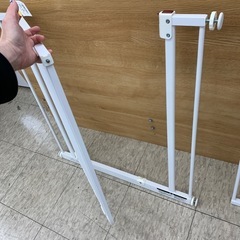 【ジモティー割引で最大15％OFF⭐️】NI-4006 日本育児ベビーゲート 白の画像