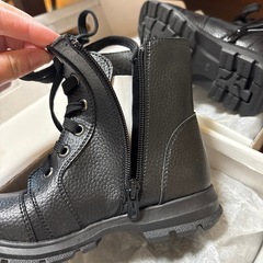 子供黒ブーツの画像
