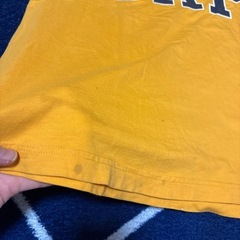 GAP ギャップ　黄色Tシャツの画像