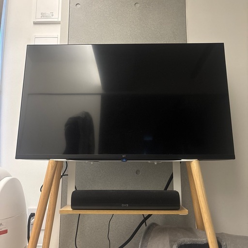 43V型テレビ チューナーレス テレビスタンドつき付き