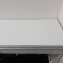 【IKEA/イケア】BESTA BURS ベストー ブルシュ デスク ハイグロス ホワイト組立品の画像