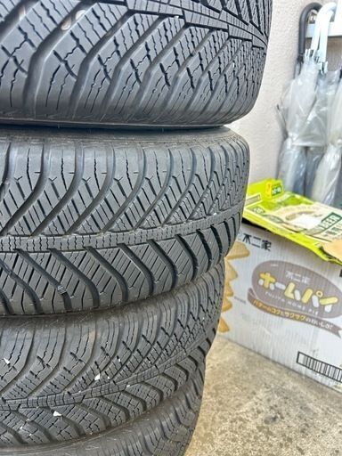 オールシーズンタイヤ/ホイール 4本セット 15インチ 6JJ PCD114.3 5穴 タイヤ195-65R15 です。ノア、ボクシー