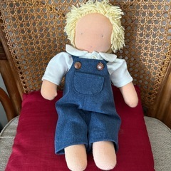 手作りの抱き人形，一体ずつ別売りです。の画像