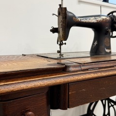 (2月まで値下げ)アンティーク シンガーミシン 足踏み式の画像