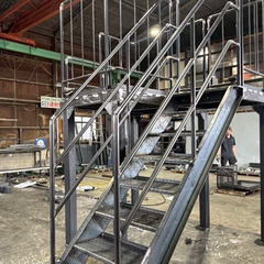 未経験OK｜製缶工・プラント工事スタッフ／補助作業からスタート・月給21万〜×正社員の画像