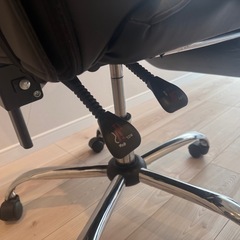 【無料】ゲーミングチェア レザー ブラック　椅子　オフィスチェアの画像