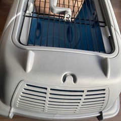 ペット　キャリーケース+オムツの画像