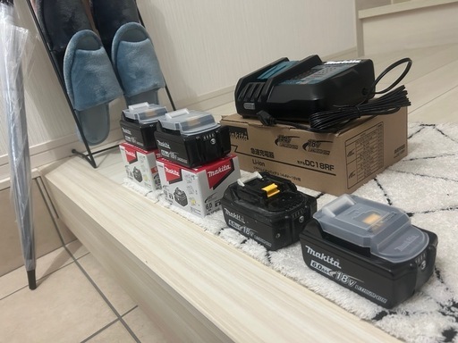 マキタ18v6aバッテリー4つ充電器