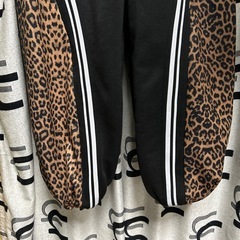 Lサイズ スウェット上下黒×レオパード 個性派デザインの画像