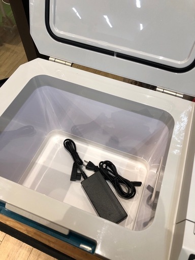 【店頭お渡し限定】(26-2-11)マキタ　充電式保冷温庫　CW180D