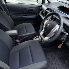 低走行🔥３万キロ🔥人気のアクア🔥リビルトハイブリッドバッテリー交換済みの画像