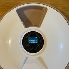 ニトリ　6食分ペット用タイマー式自動給餌器の画像