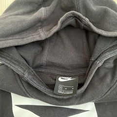 NIKE フード付きパーカー M黒・グレーの画像